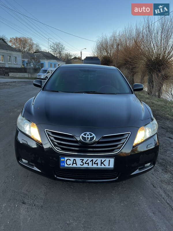 Седан Toyota Camry 2008 в Умани