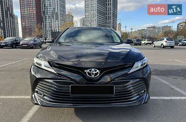 Седан Toyota Camry 2017 в Киеве