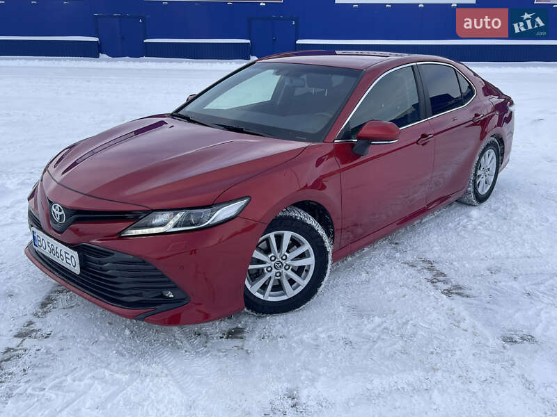 Седан Toyota Camry 2018 в Тернополе