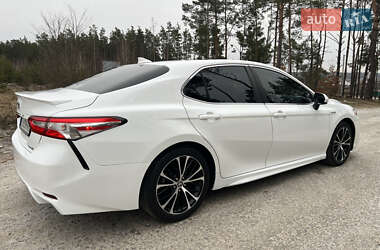 Седан Toyota Camry 2020 в Киеве