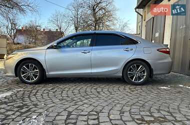 Седан Toyota Camry 2017 в Ужгороді