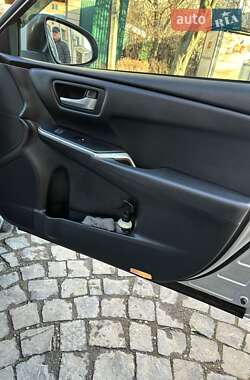 Седан Toyota Camry 2017 в Ужгороді