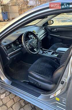 Седан Toyota Camry 2017 в Ужгороді