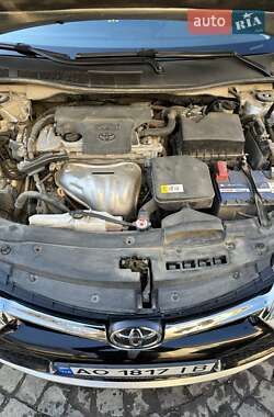 Седан Toyota Camry 2017 в Ужгороді
