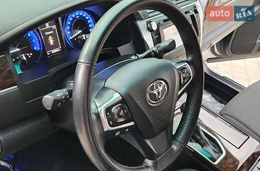 Седан Toyota Camry 2016 в Києві