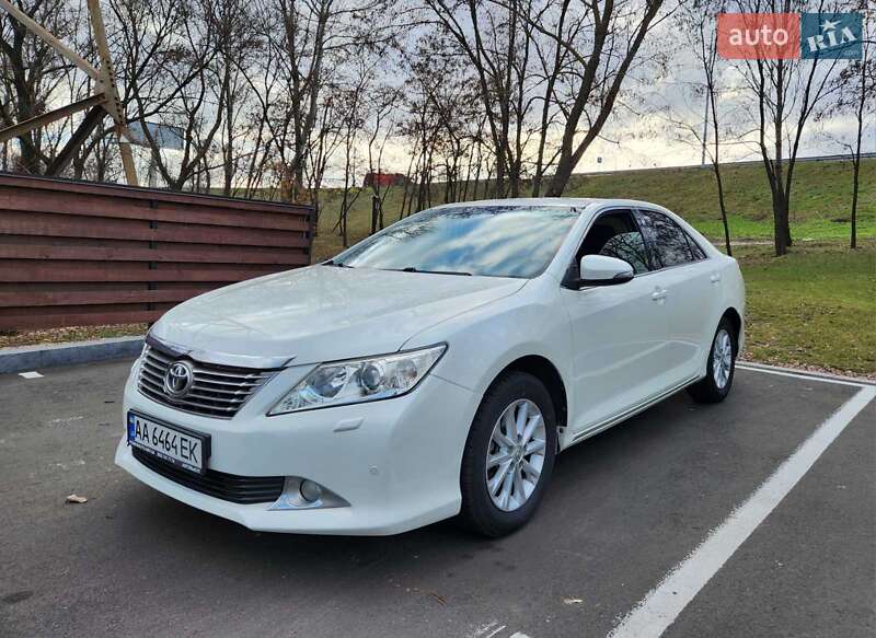 Седан Toyota Camry 2012 в Киеве