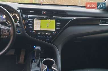 Седан Toyota Camry 2018 в Львове