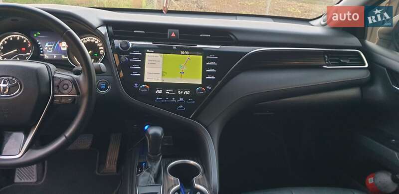 Седан Toyota Camry 2018 в Львові