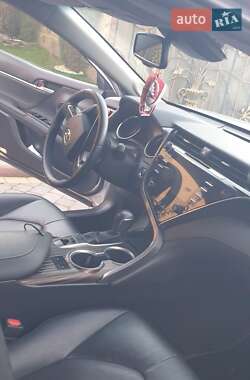 Седан Toyota Camry 2018 в Львове