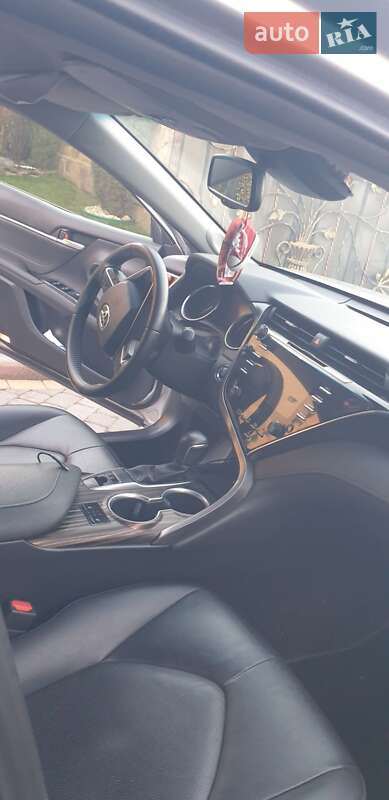 Седан Toyota Camry 2018 в Львові