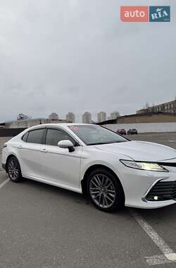 Седан Toyota Camry 2021 в Киеве