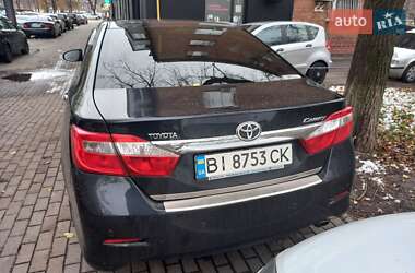 Седан Toyota Camry 2012 в Киеве