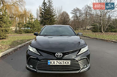 Седан Toyota Camry 2019 в Киеве