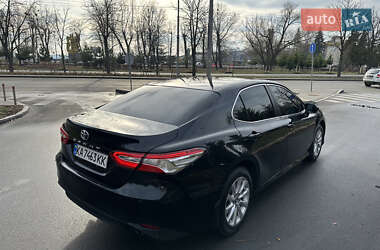 Седан Toyota Camry 2019 в Киеве