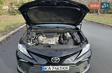 Седан Toyota Camry 2019 в Киеве