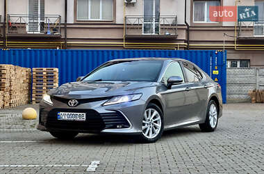 Седан Toyota Camry 2021 в Ужгороді