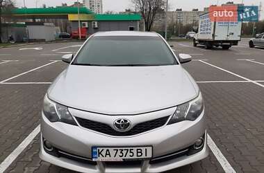 Седан Toyota Camry 2013 в Києві