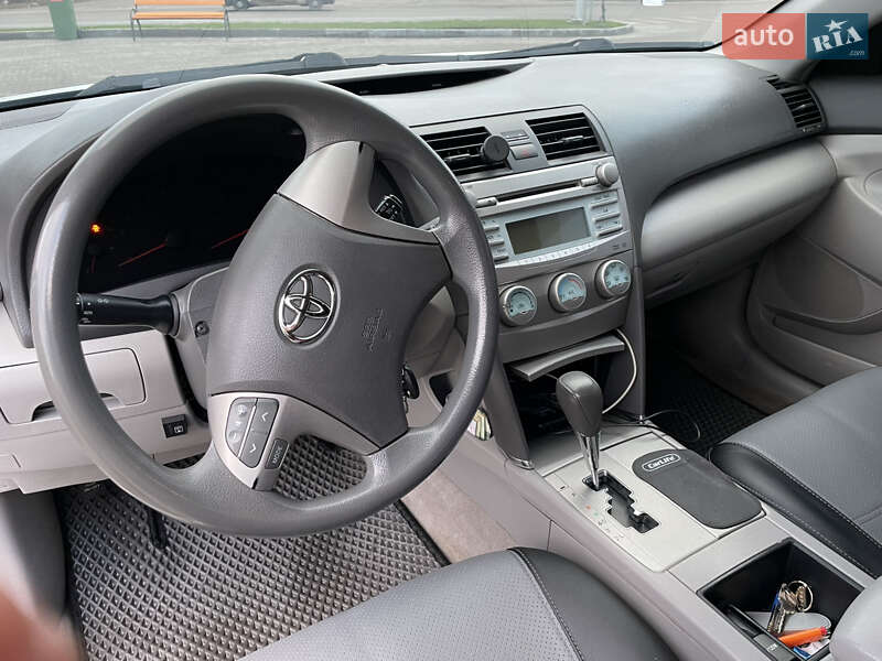 Седан Toyota Camry 2008 в Кропивницком