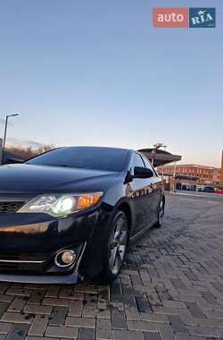 Седан Toyota Camry 2014 в 