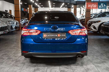 Седан Toyota Camry 2019 в 
