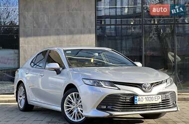 Седан Toyota Camry 2020 в Ужгороді