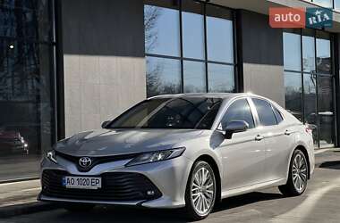 Седан Toyota Camry 2020 в Ужгороді