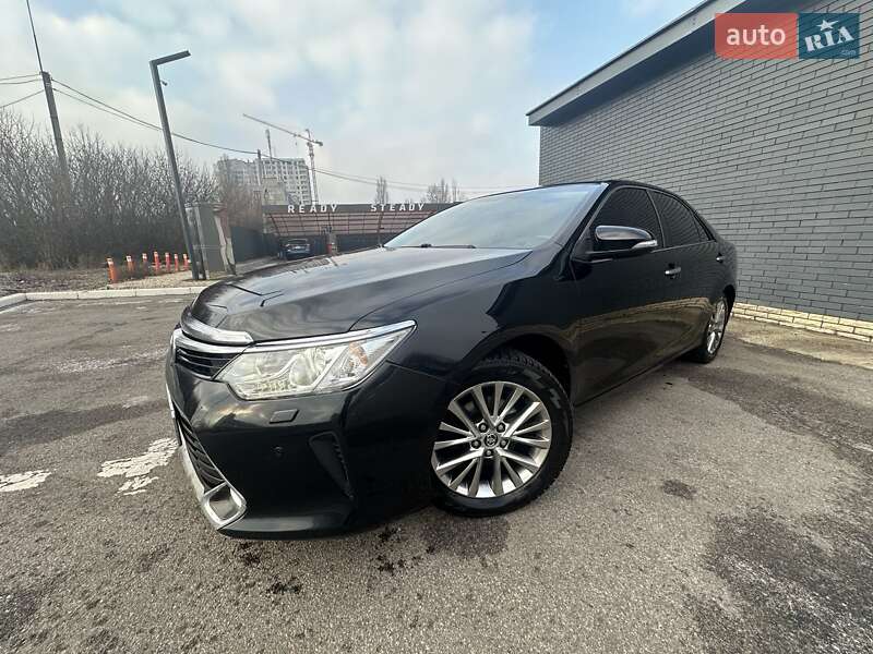 Седан Toyota Camry 2016 в Харкові