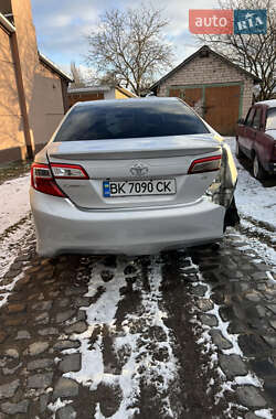 Седан Toyota Camry 2014 в Рівному