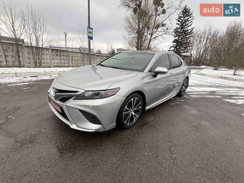 Седан Toyota Camry 2020 в Рівному