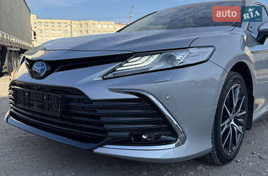 Седан Toyota Camry 2023 в Запоріжжі