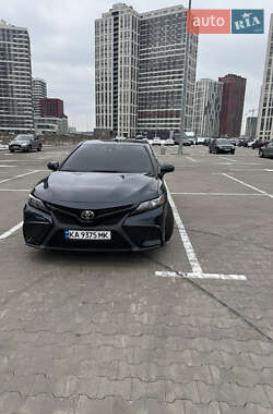 Седан Toyota Camry 2021 в Киеве