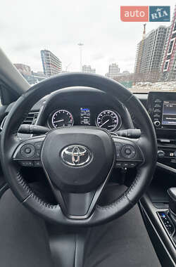 Седан Toyota Camry 2021 в Киеве