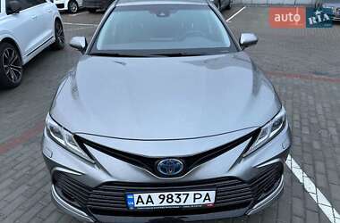 Седан Toyota Camry 2023 в Києві