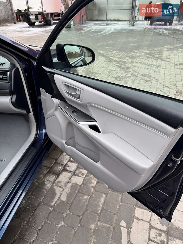 Седан Toyota Camry 2016 в Харкові