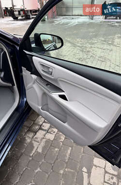 Седан Toyota Camry 2016 в 