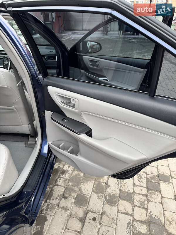 Седан Toyota Camry 2016 в Харкові