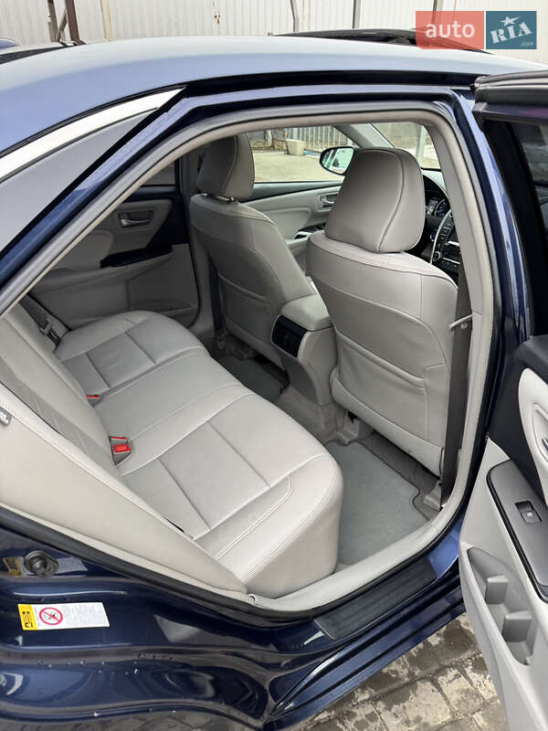 Седан Toyota Camry 2016 в Харкові