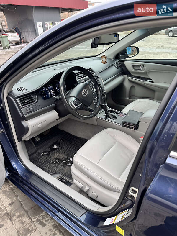 Седан Toyota Camry 2016 в Харкові