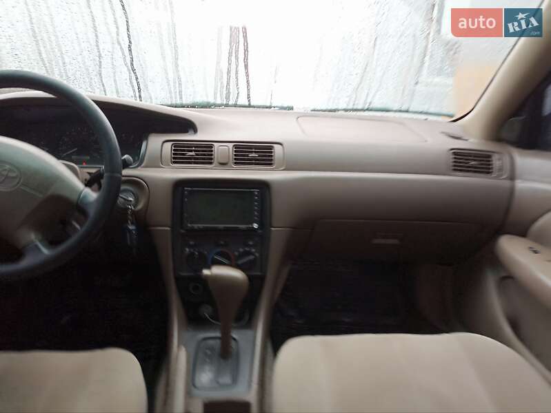 Седан Toyota Camry 1999 в Глухові