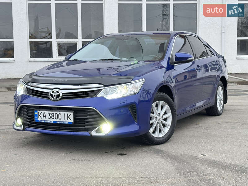 Седан Toyota Camry 2015 в Киеве