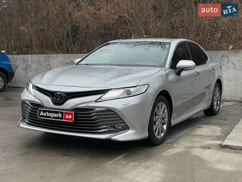 Седан Toyota Camry 2018 в Києві