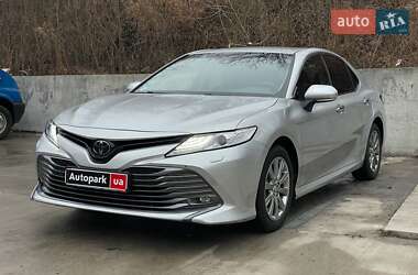 Седан Toyota Camry 2018 в Києві