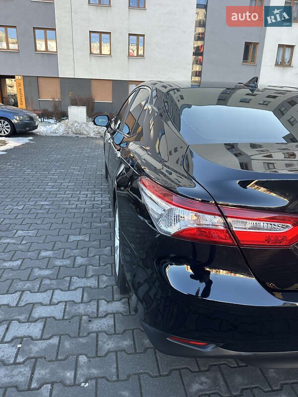 Седан Toyota Camry 2019 в Ужгороді