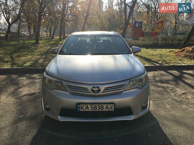 Седан Toyota Camry 2014 в 