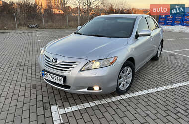 Седан Toyota Camry 2007 в Дубні