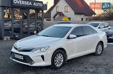 Седан Toyota Camry 2016 в Хмельницькому