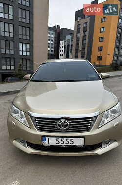 Седан Toyota Camry 2012 в Рівному