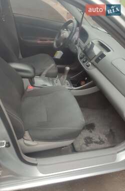Седан Toyota Camry 2004 в 