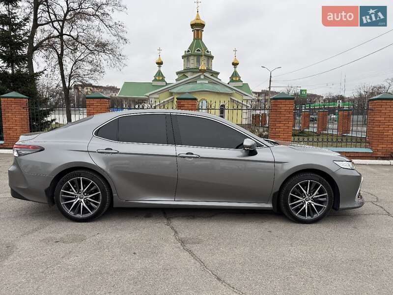 Седан Toyota Camry 2021 в 
