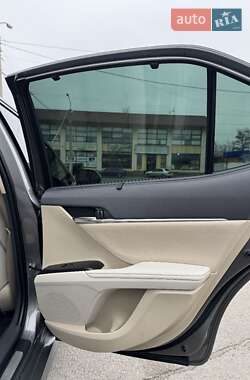 Седан Toyota Camry 2021 в 